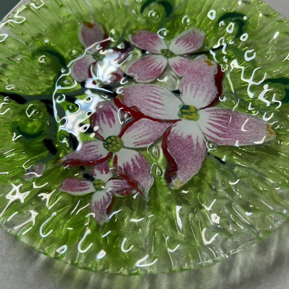 Sydenstricker Fused Art Glass Plate Red & White Flowers , Leaves On Green 9.75” - Picture 6 of 7